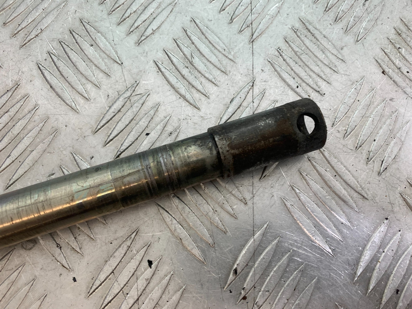 HARLEY DAVIDSON FXS BLACKLINE 1585 FRONT SPINDLE YEAR 2012 (CMB1147)