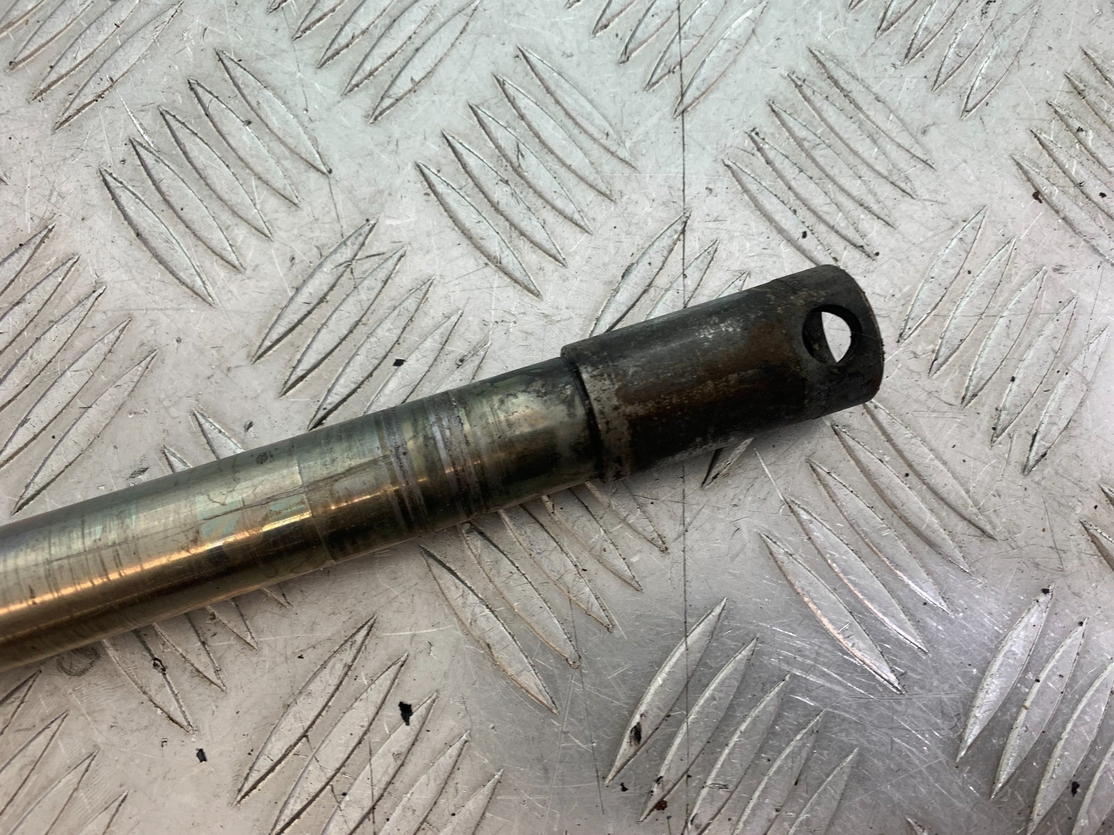 HARLEY DAVIDSON FXS BLACKLINE 1585 FRONT SPINDLE YEAR 2012 (CMB1147)