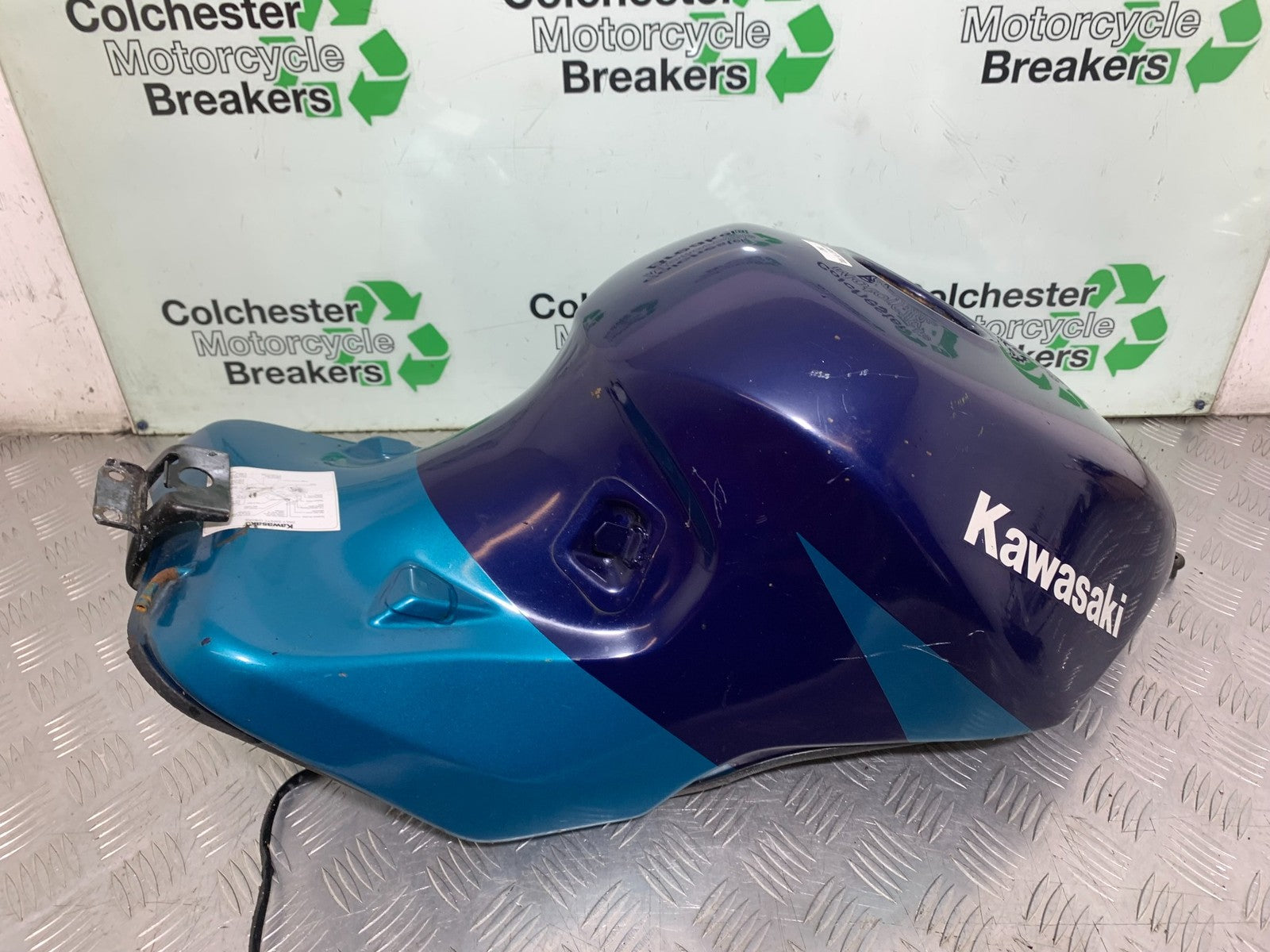 KAWASAKI ZZR1100 D PETROL TANK  YEAR 1993-2001 (CMB1189)