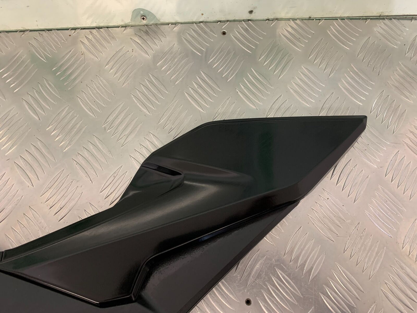 HONDA CB500 F CB500F RIGHT SEAT PANEL YEAR 2022 (STOCK 951)
