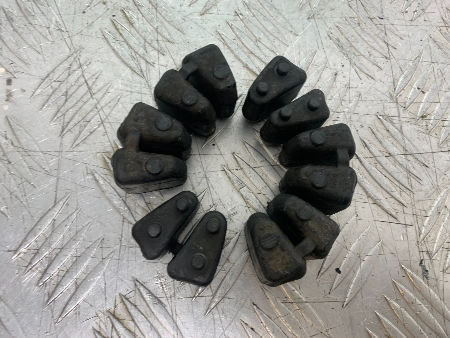 HONDA CBR1000 rr FIREBLADE CUSH DRIVE RUBBERS  2012-2016 (CMB1280)