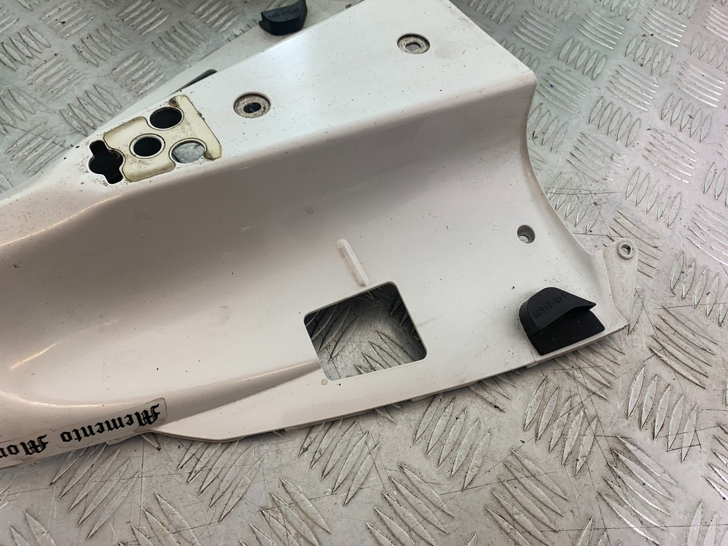YAMAHA YZF R1 14 B BIG BANG PETROL TANK COWL   2009-14 (CMB1175)
