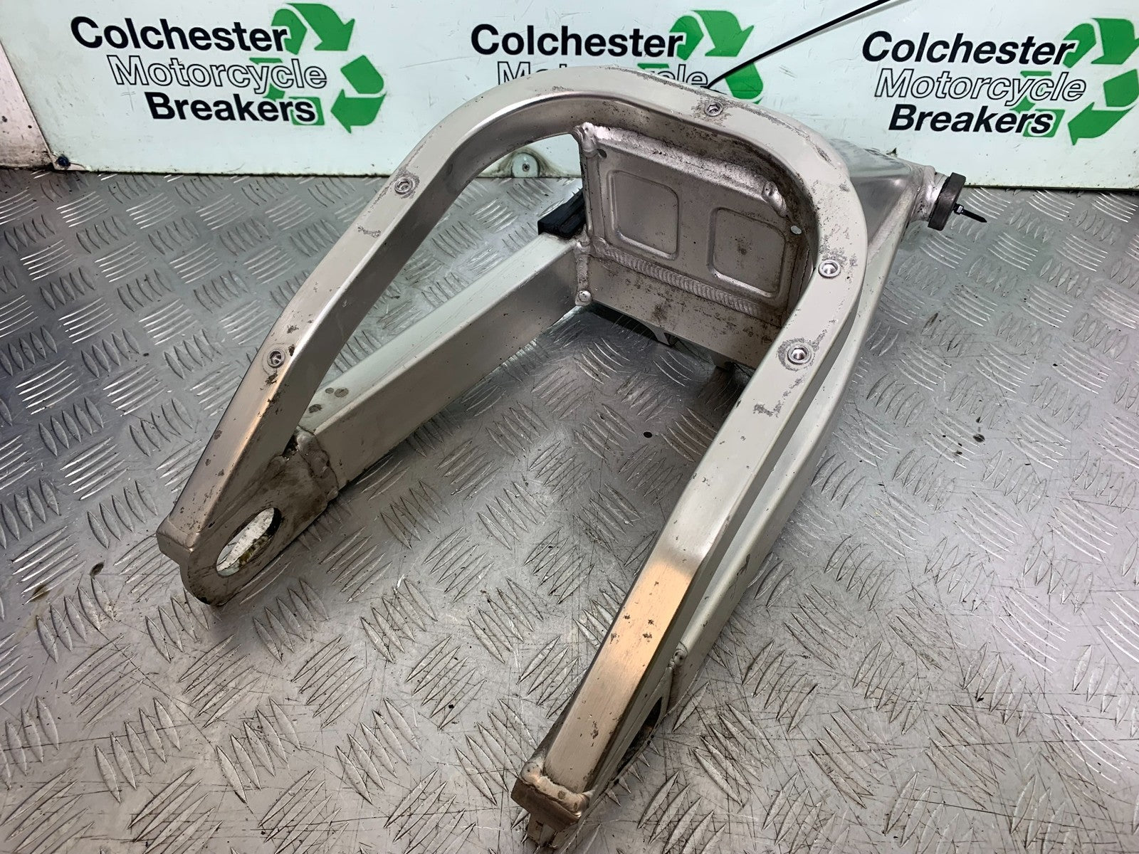 YAMAHA YZF R1 4XV SWINGARM   YEAR 1998-99 (CMB1291)