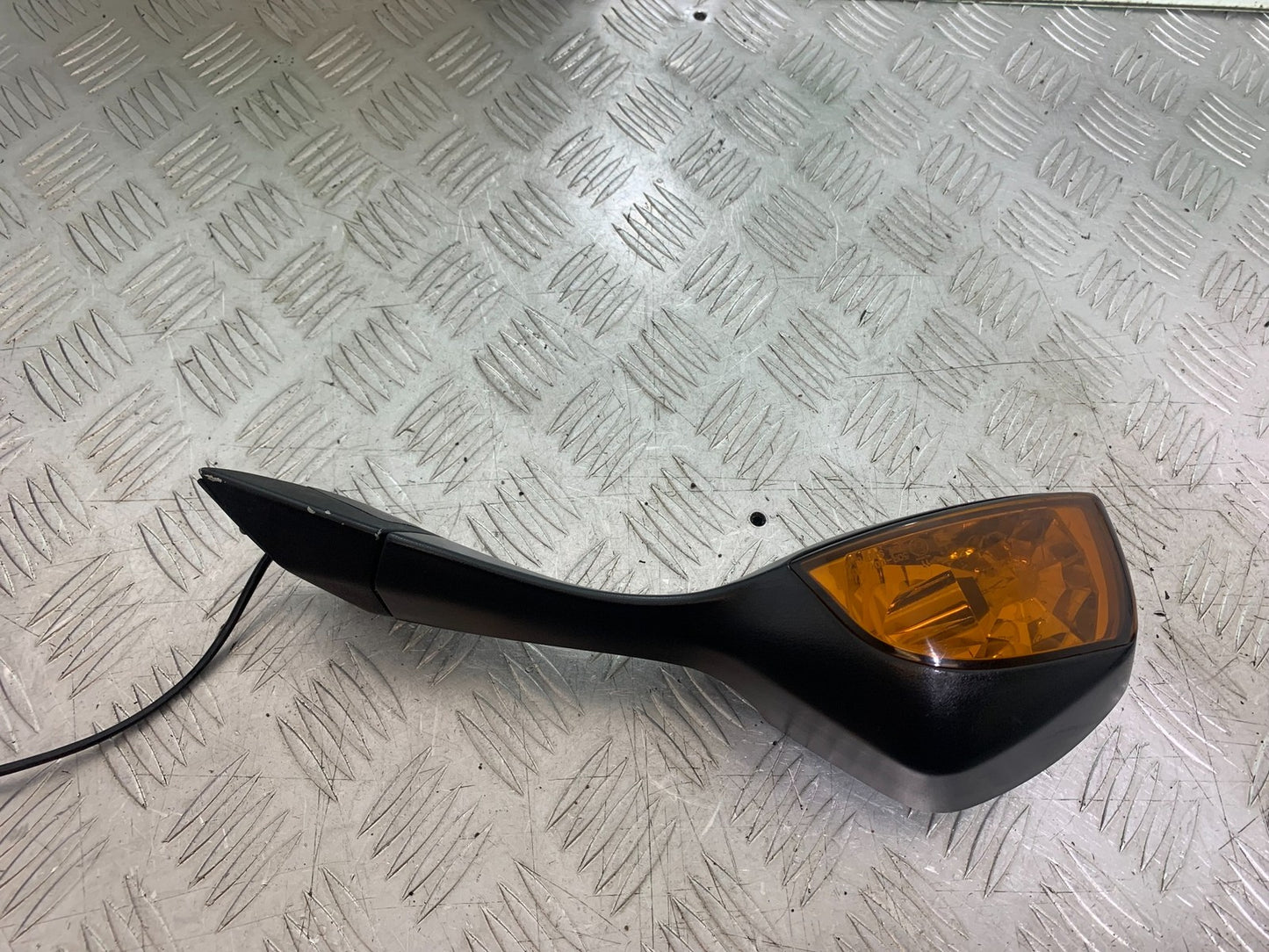 TRIUMPH 1050 SPRINT GT RIGHT MIRROR YEAR 2010-2016 (CMB1250)