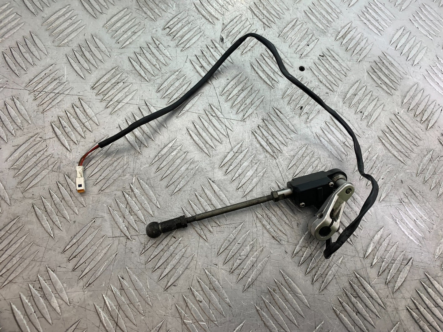 APRILIA TUONO 1000 V4R QUICK SHIFTER    YEAR 2011-13  (CMB1316)