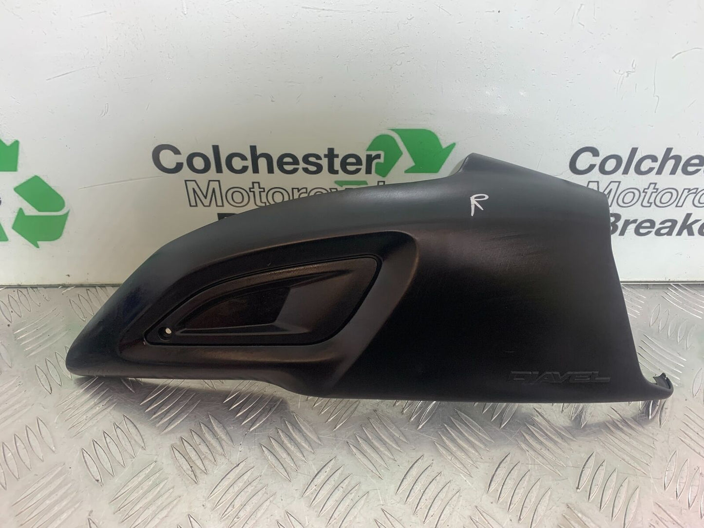 DUCATI DIAVEL 1200 RIGHT AIR DUCT COVER   YEAR 2014-17 (CMB1054)