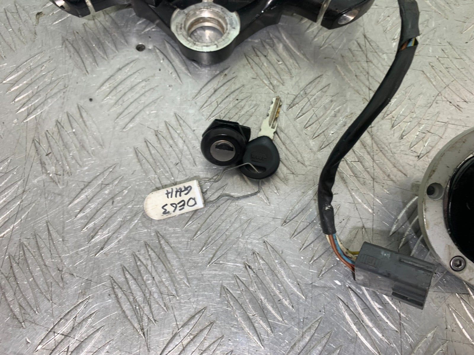 TRIUMPH 1050 SPRINT GT LOCKS AND KEY   YEAR 2010-2016 (CMB1250)