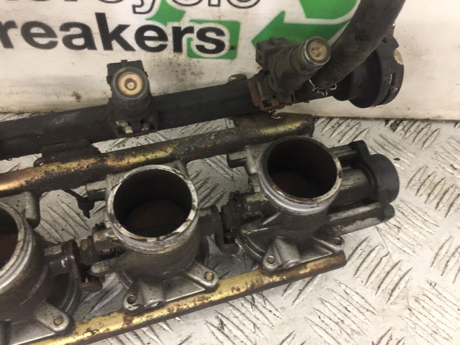 TRIUMPH 600 SPEED FOUR THROTTLE BODIES  YEAR 2002  (STOCK 756)