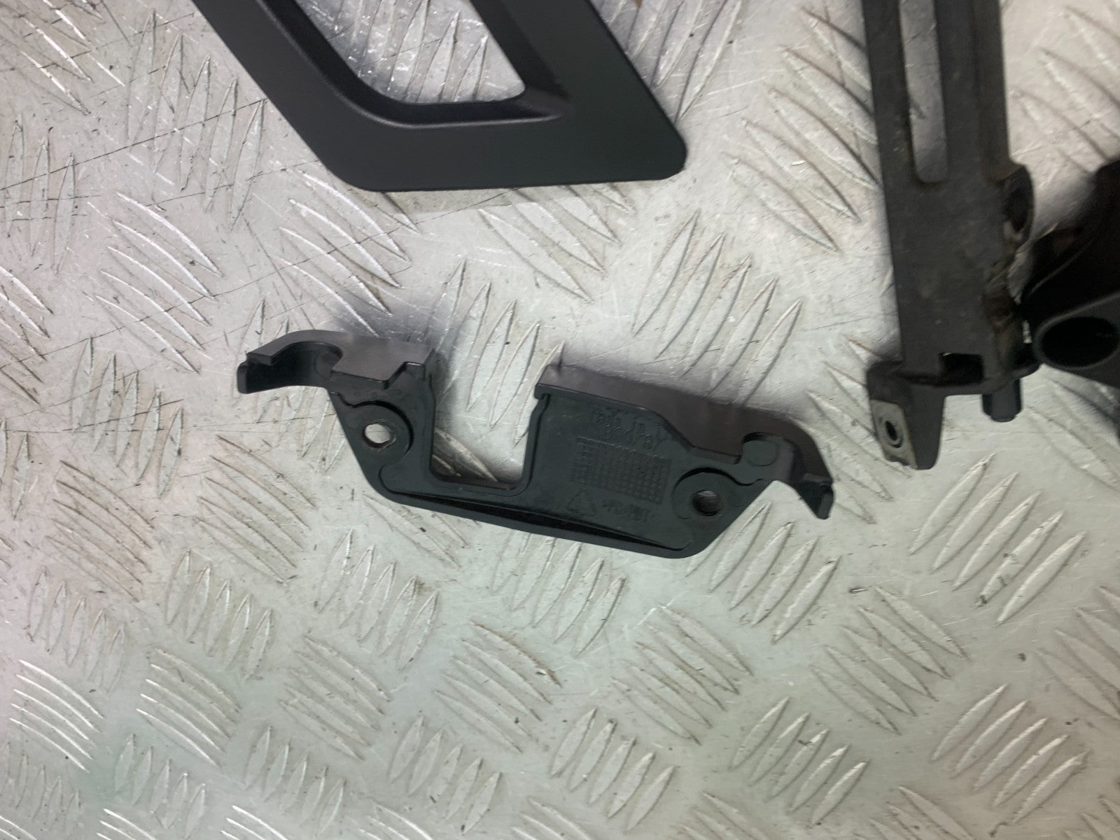 APRILIA TUONO 1000 V4R INFILL PANELS YEAR 2011-13  (CMB1331)