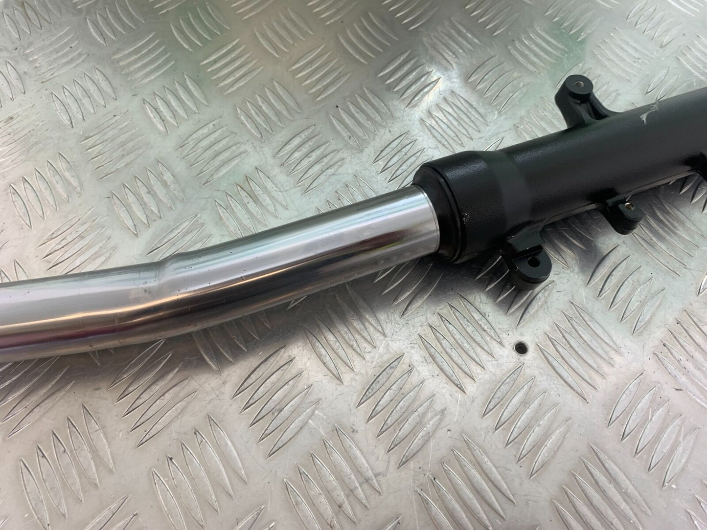 SUZUKI DL 650 V-STROM RIGHT FORK (BENT)  YEAR 2016 (STOCK 996)