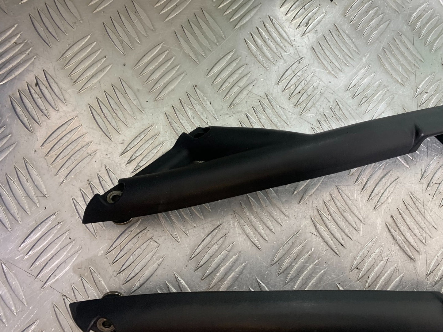 TRIUMPH 1050 SPRINT ST PANNIER RAILS  2003-2011 (CMB1285)