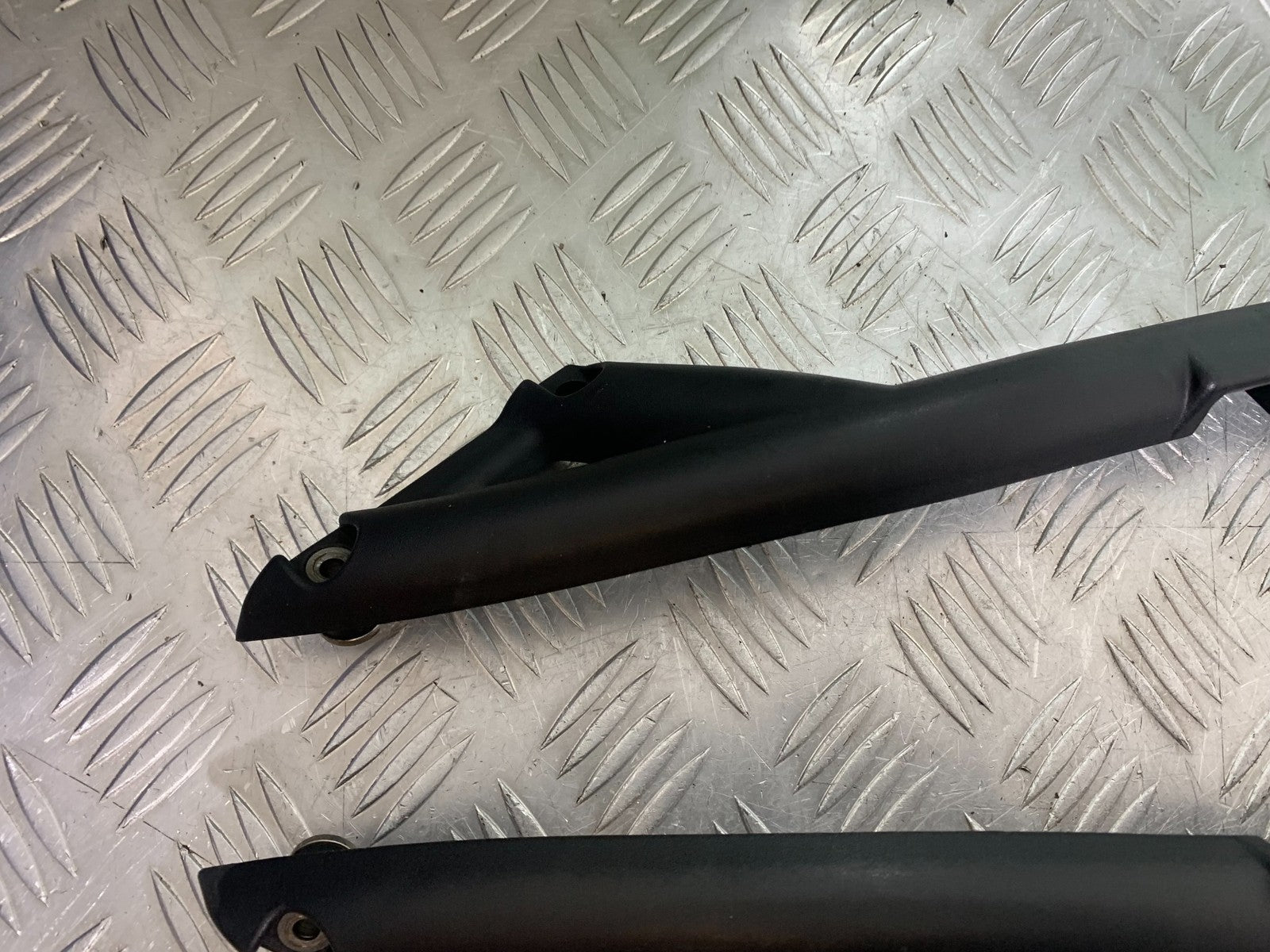 TRIUMPH 1050 SPRINT ST PANNIER RAILS  2003-2011 (CMB1285)