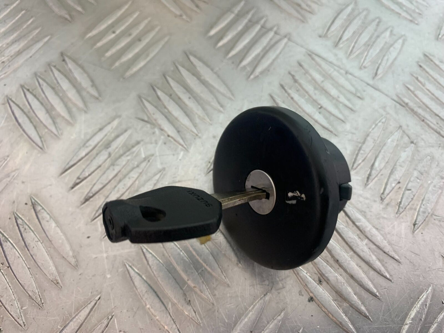SUZUKI AN 200 UN 200 BURGMAN PETROL CAP AND KEY  YEAR 2007-09 (CMB1128)