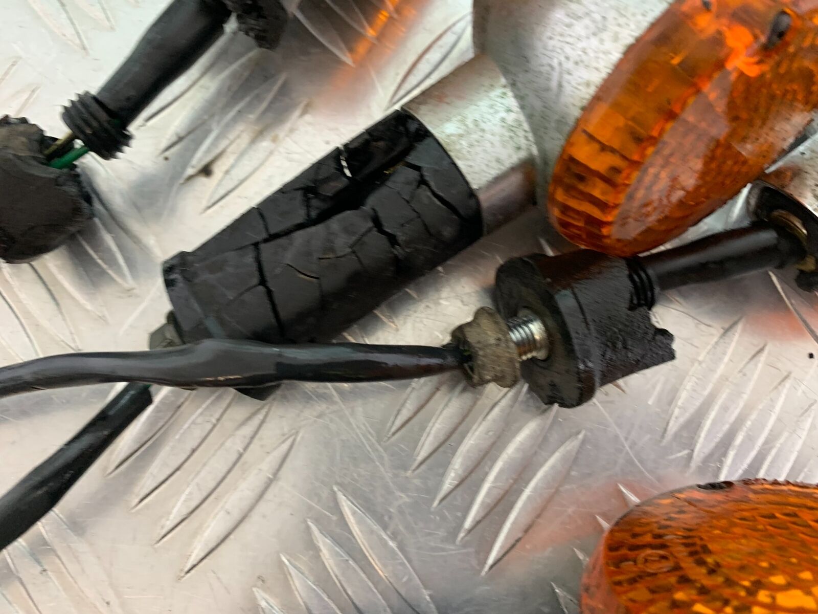 KAWASAKI ZR 750 ZEPHYR 4 X INDICATORS (DAMAGED) YEAR 1991-95 (CMB1008)