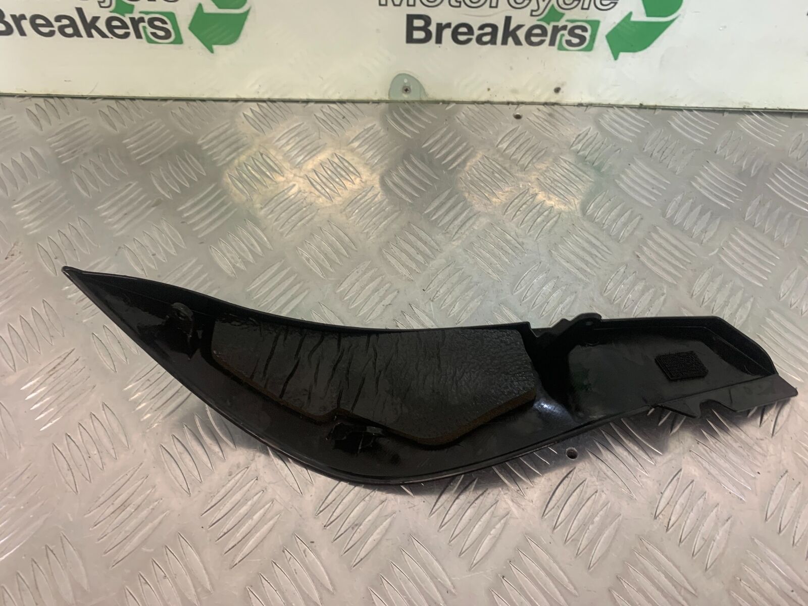 KAWASAKI ZX6R ZX6 R LOWER TANK PANEL YEAR 2007 2008 (STOCK 973)