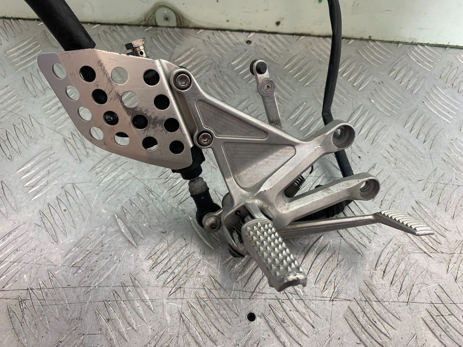 HONDA CBR1000 rr FIREBLADE FRONT RIGHT HANGER   YEAR 2006 (CMB1220)