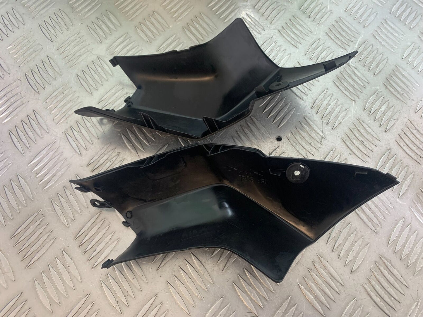 YAMAHA XJ6 XJ6-S TOP FAIRING INFILLS  YEAR 2009-2015  (CMB1070)