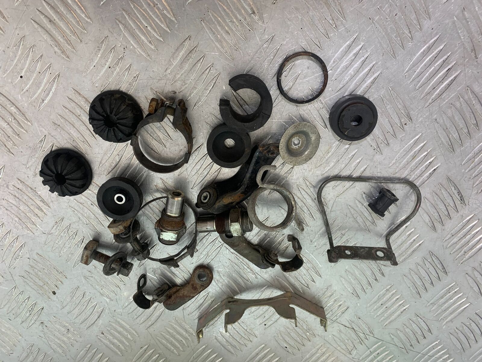 YAMAHA XS1100 MIDNIGHT SPECIAL NUT BOLTS BRACKETS  YEAR 1980-1982 (CMB1122)