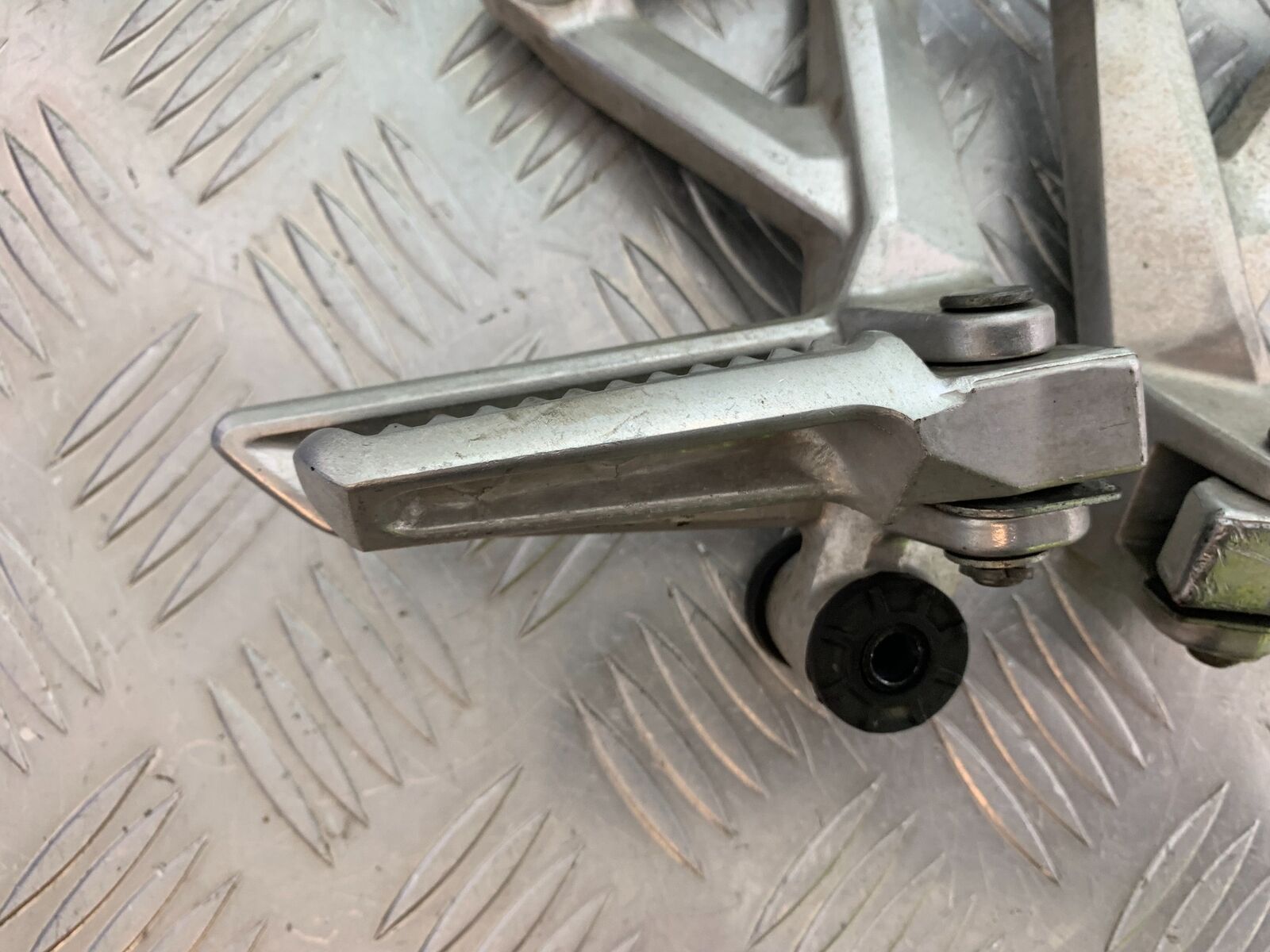 HONDA CBR500R CBR 500 R REAR HANGERS AND PEGS  YEAR 2016 (CMB1066)