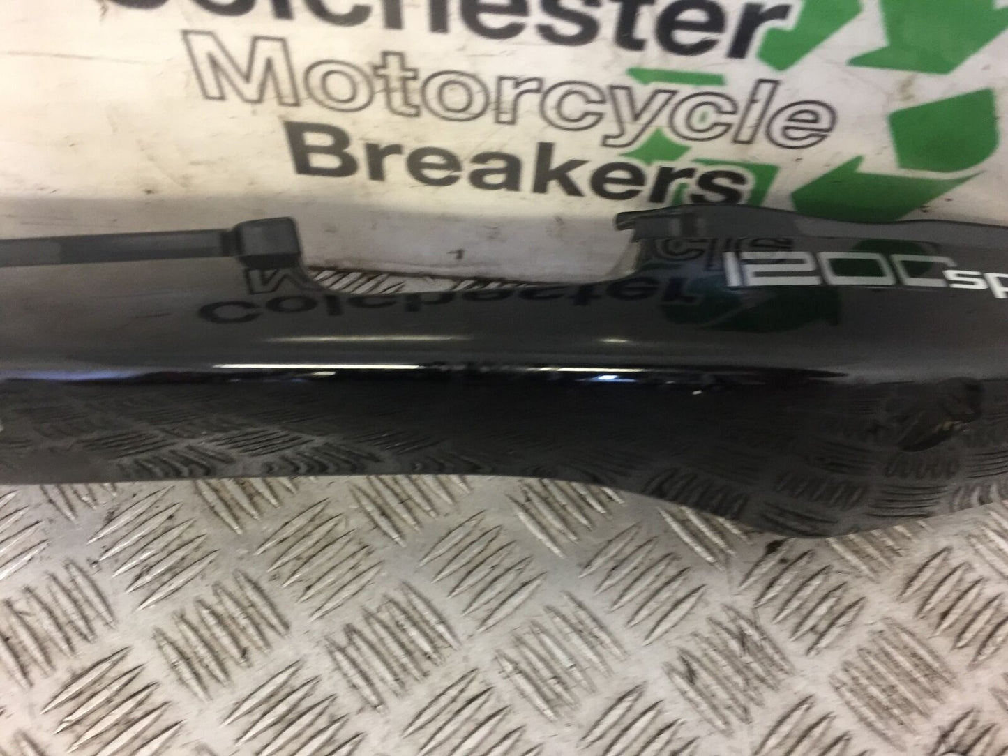 MOTO GUZZI SPORT 4V LEFT SEAT PANEL YEAR 2009 (STOCK 469)