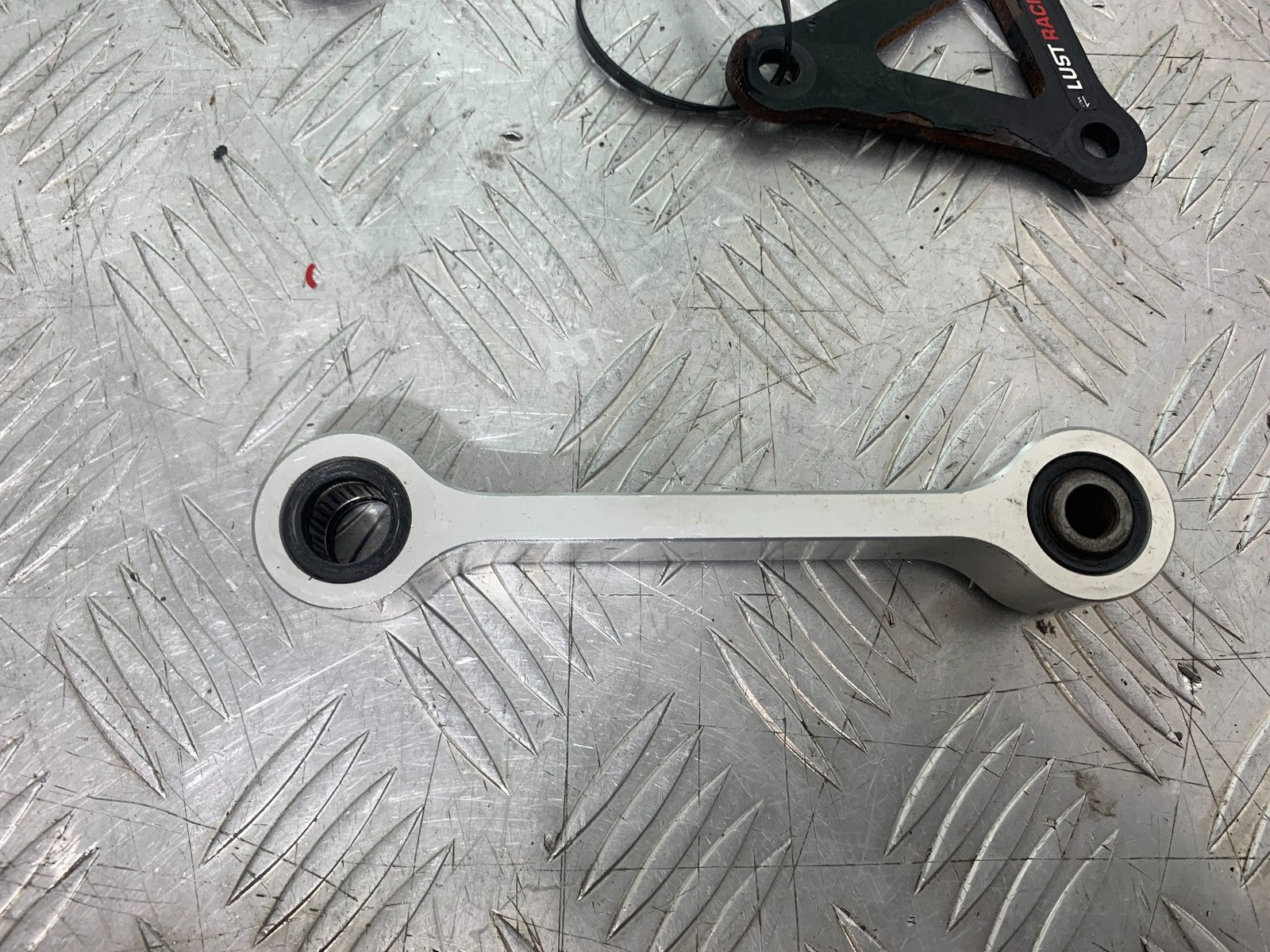TRIUMPH 675 STREET TRIPLE R REAR SHOCK LINKAGE  YEAR 2013 - 2016 (CMB1221)