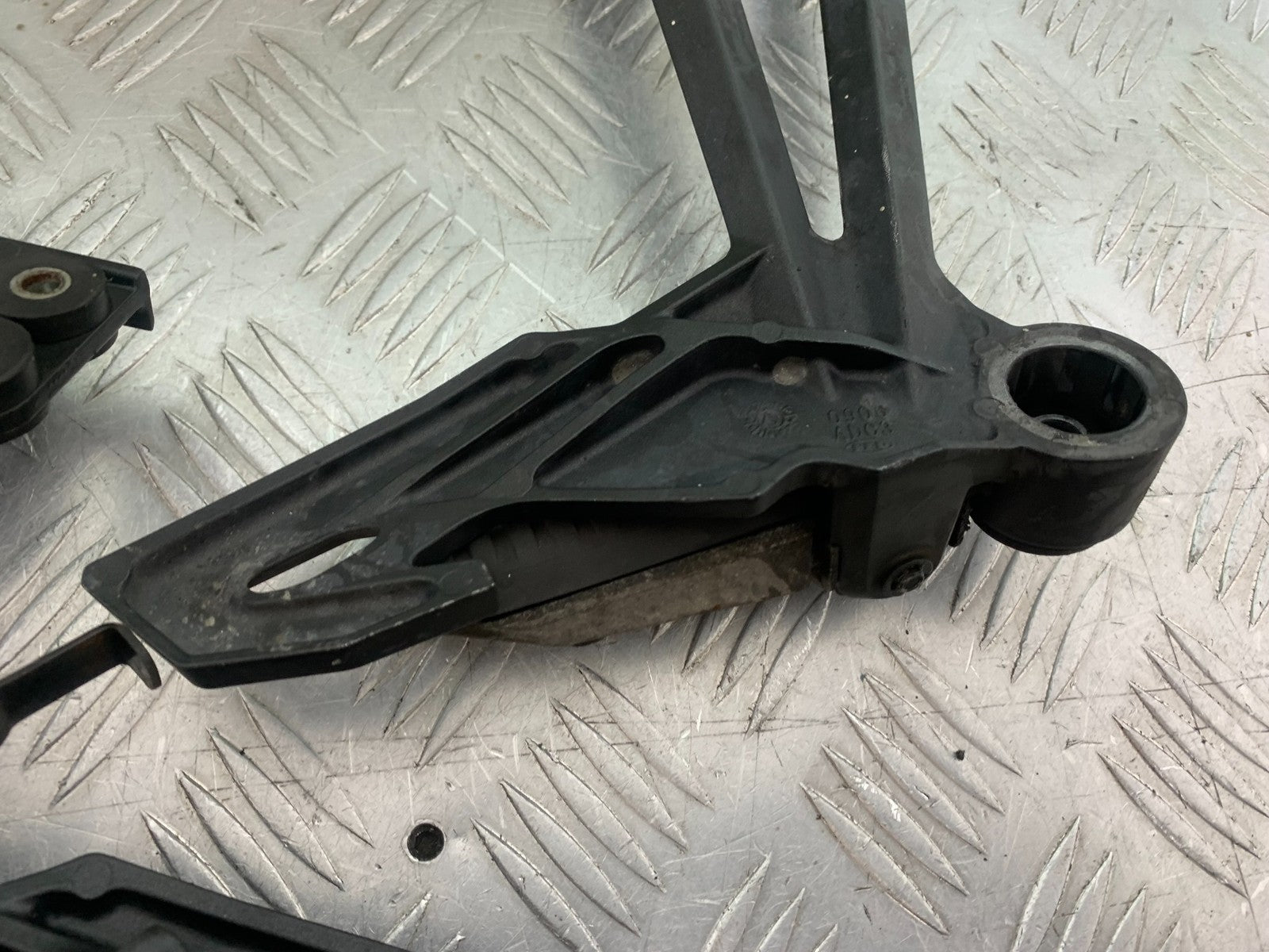 KAWASAKI Z1000 SX REAR HANGERS AND PEGS  YEAR 2014-16 (CMB1264)