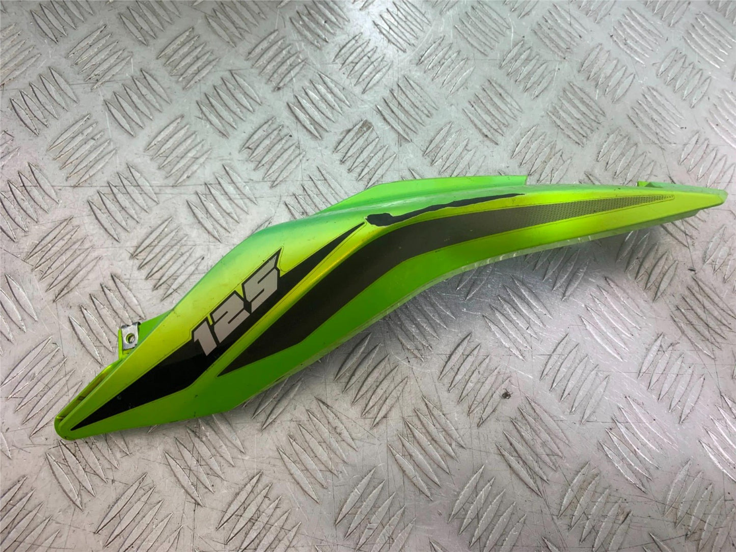 BENELLI BN125 BN 125 RIGHT SEAT PANEL YEAR 2018-2021 (CMB1245)