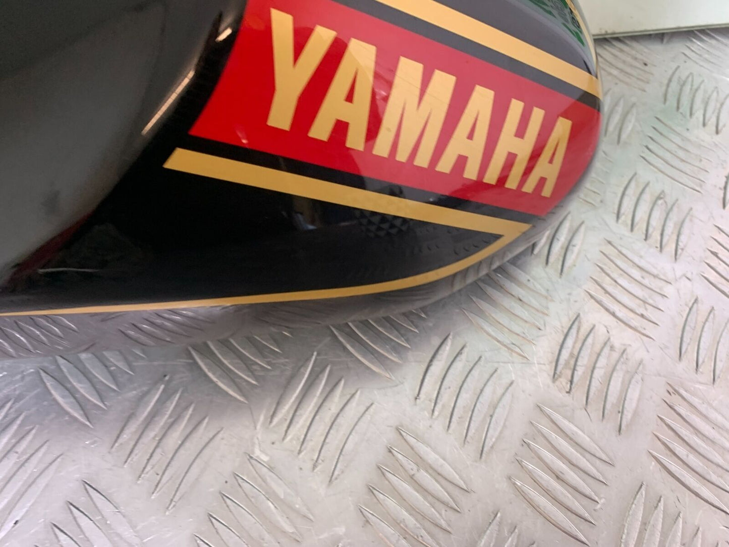 YAMAHA XSR900 XSR 900 RIGHT TANK PANEL   YEAR 2021-2022 (CMB1073)