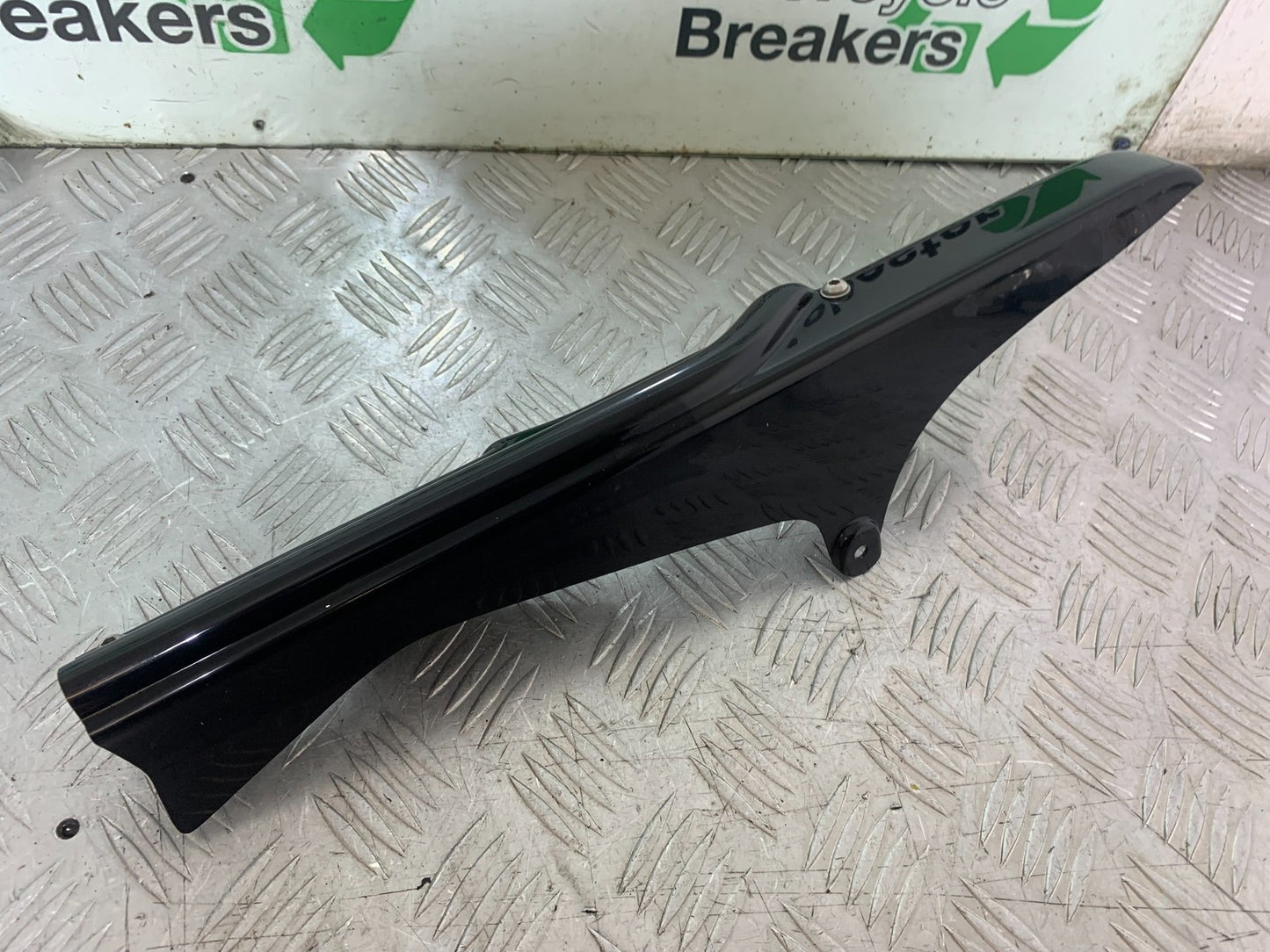 TRIUMPH 1050 SPEED TRIPLE CHAIN GUARD  YEAR 2005-2007 (CMB1322)