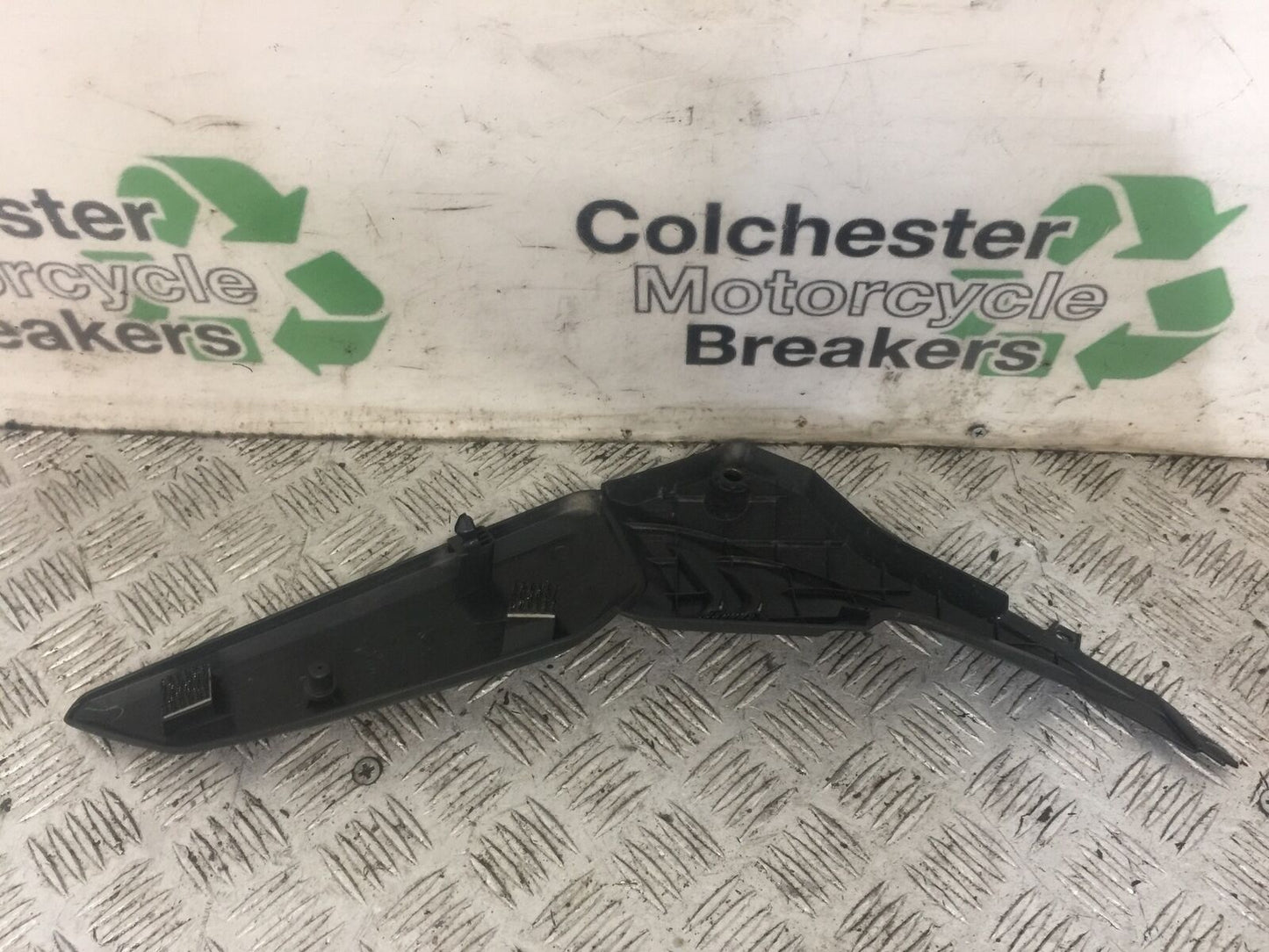 HONDA CB650 R CB 650 R LEFT SEAT PANEL  YEAR 2019-2021 (STOCK 776)