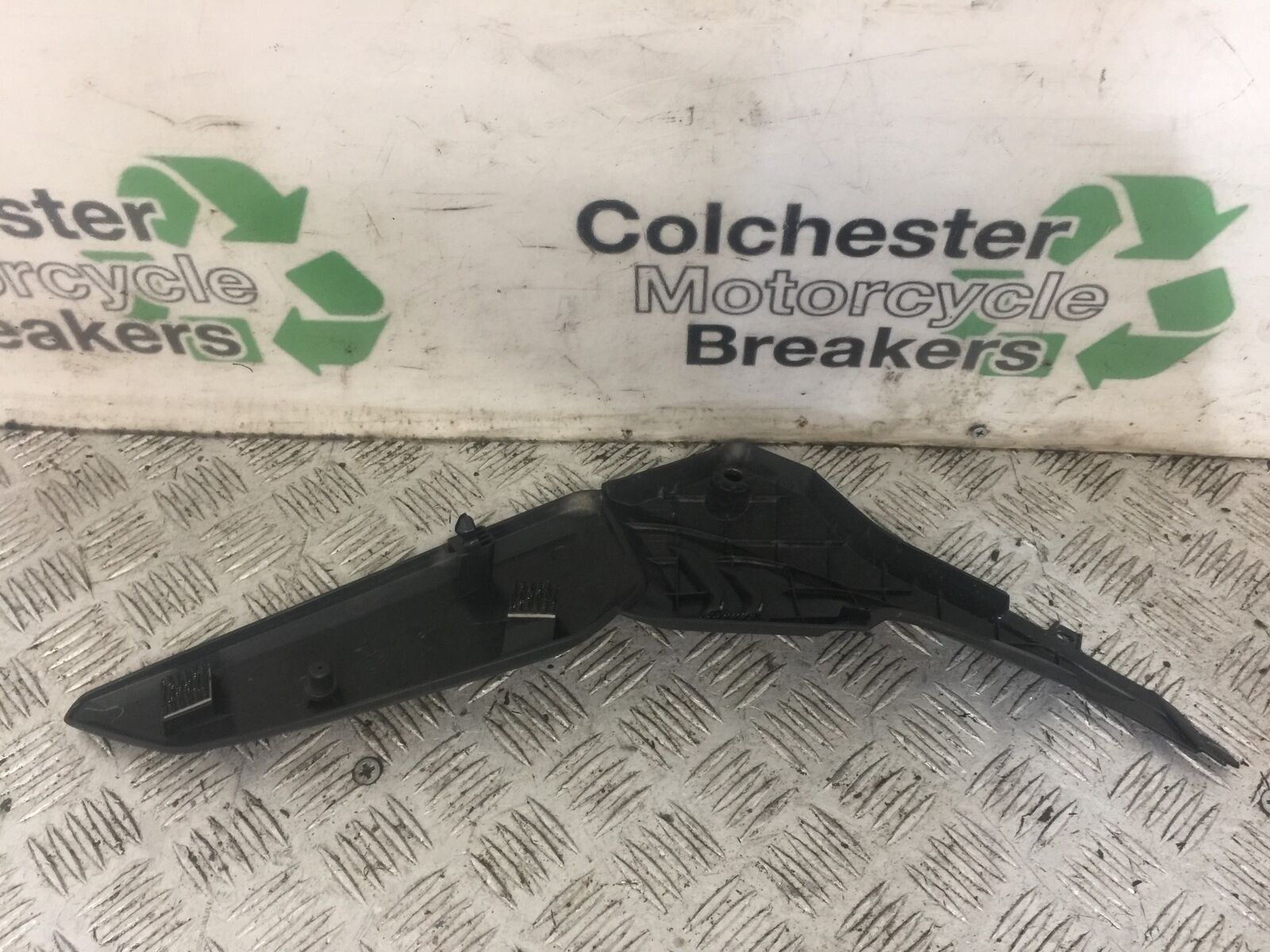 HONDA CB650 R CB 650 R LEFT SEAT PANEL  YEAR 2019-2021 (STOCK 776)