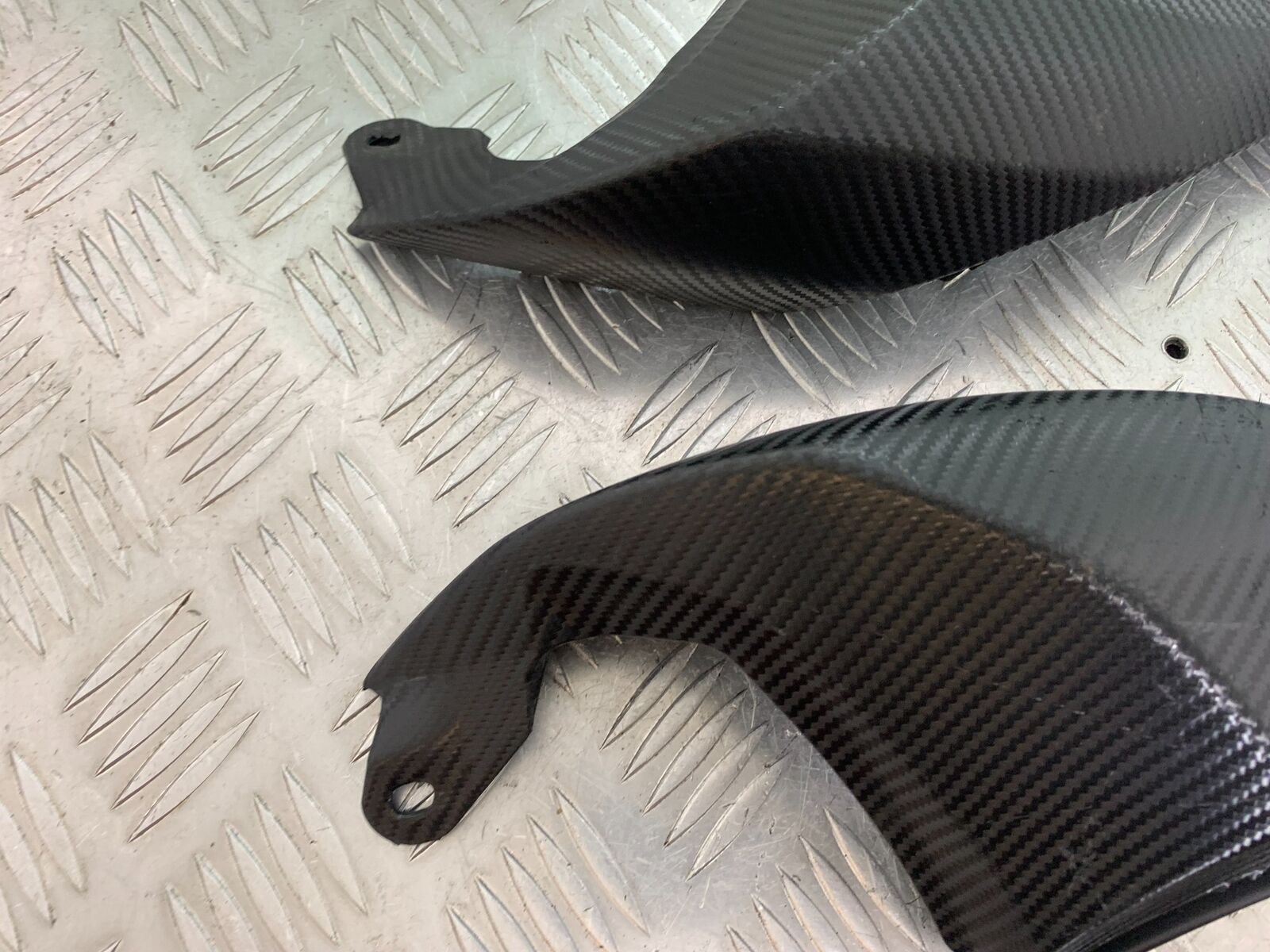 TRIUMPH 1050 SPEED TRIPLE RS LEFT & RIGHT SEAT PANELS  YEAR 2018-2020 (CMB1029)