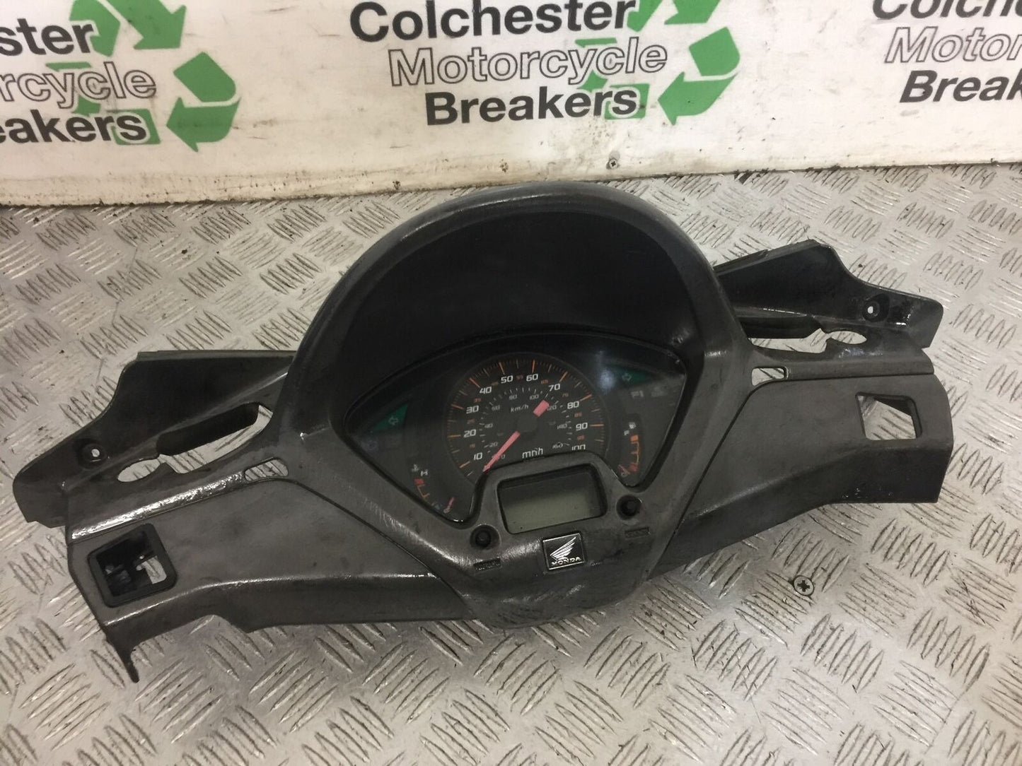 HONDA PANTHEON FES 125 CLOCKS SPEEDO DASH   YEAR 2003-2007 (STOCK 827)