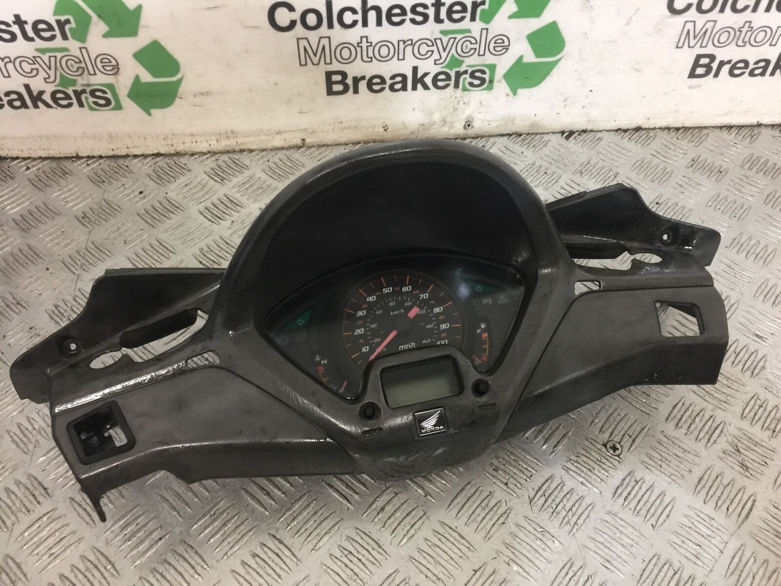 HONDA PANTHEON FES 125 CLOCKS SPEEDO DASH   YEAR 2003-2007 (STOCK 827)