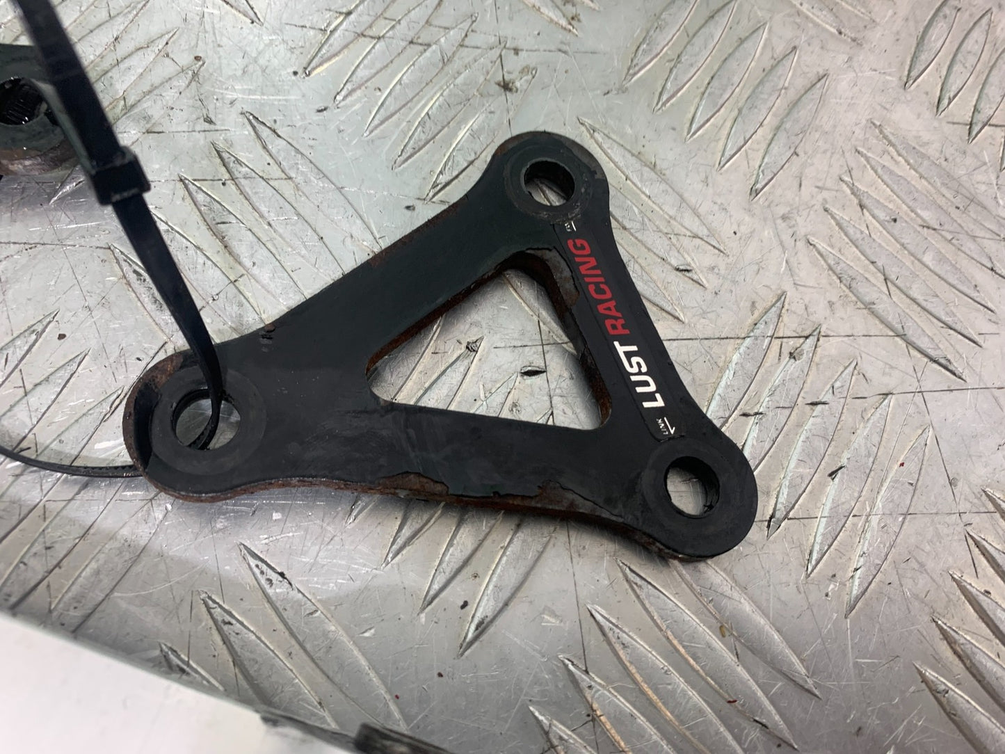 TRIUMPH 675 STREET TRIPLE R REAR SHOCK LINKAGE  YEAR 2013 - 2016 (CMB1221)