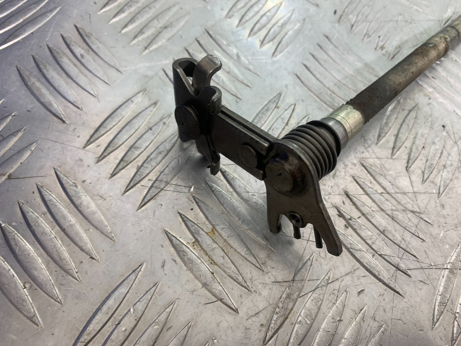 TRIUMPH 675 STREET TRIPLE GEAR SHAFT  2013-2016 (CMB1186)