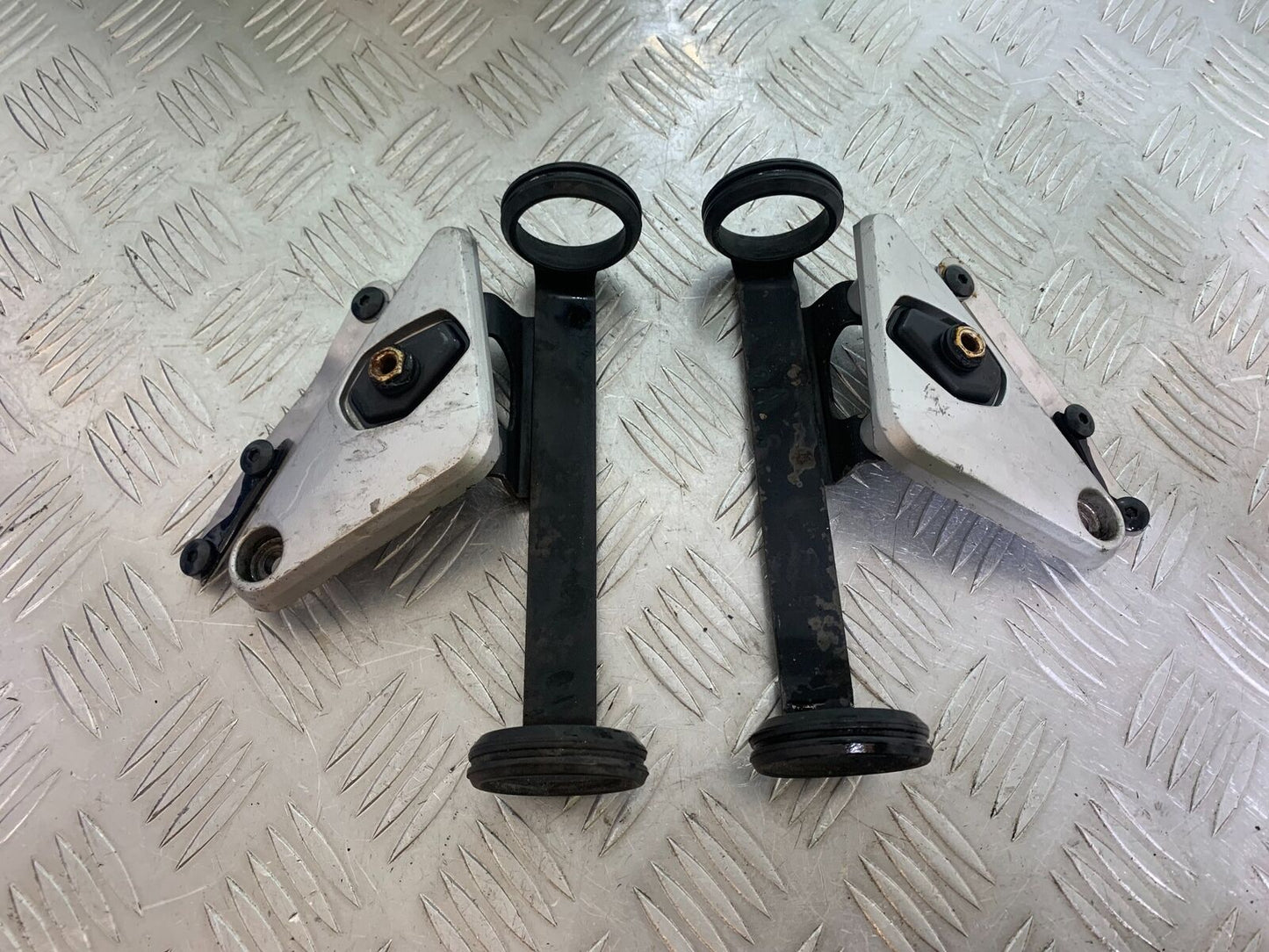 SUZUKI GSF1250 GSF 1250 BANDIT HEADLIGHT BRACKETS   YEAR 2010-14 (CMB1092)