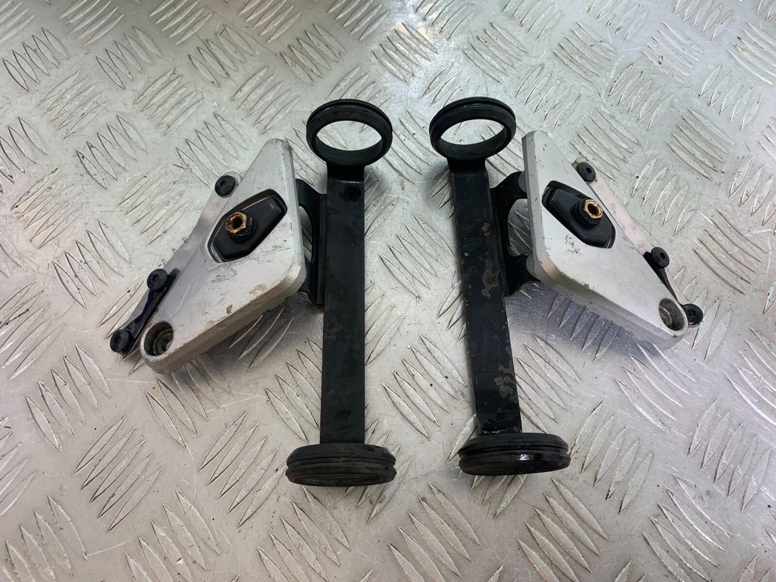 SUZUKI GSF1250 GSF 1250 BANDIT HEADLIGHT BRACKETS   YEAR 2010-14 (CMB1092)