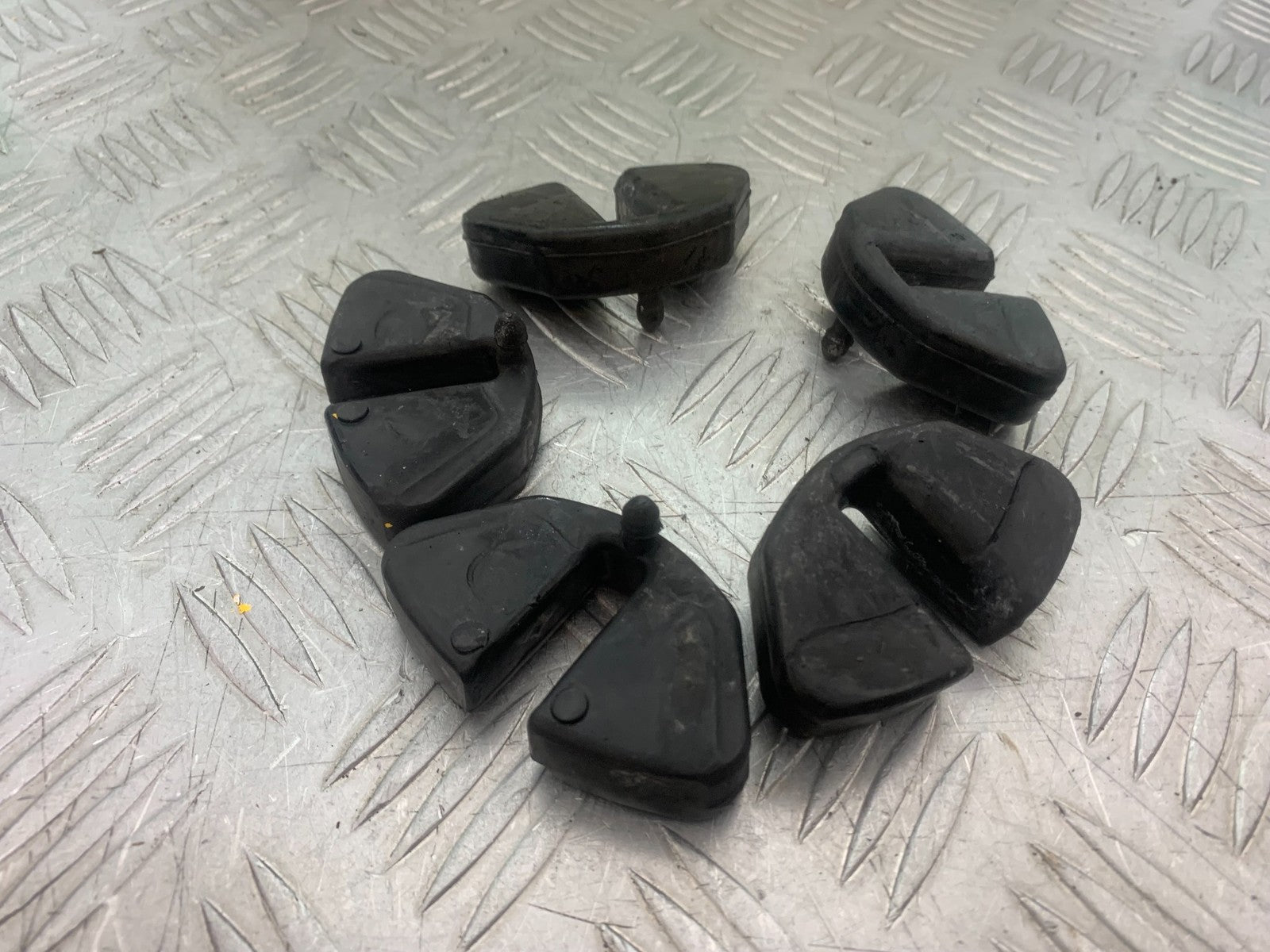SUZUKI SV650 SV 650 mk1 CUSH DRIVE RUBBERS  1999-2002 (CMB1238)