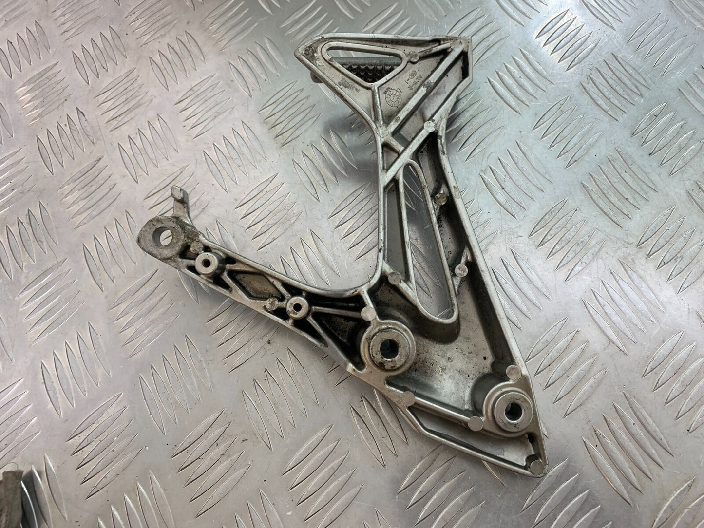 HONDA VFR800 VFR 800 V-TEC RIGHT REAR HANGER  YEAR 2002 -09 (CMB1012)