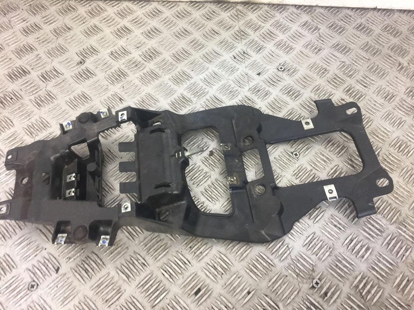 YAMAHA MT 125 MT125 UNDERTRAY  YEAR 2014-2019  (STOCK 593)