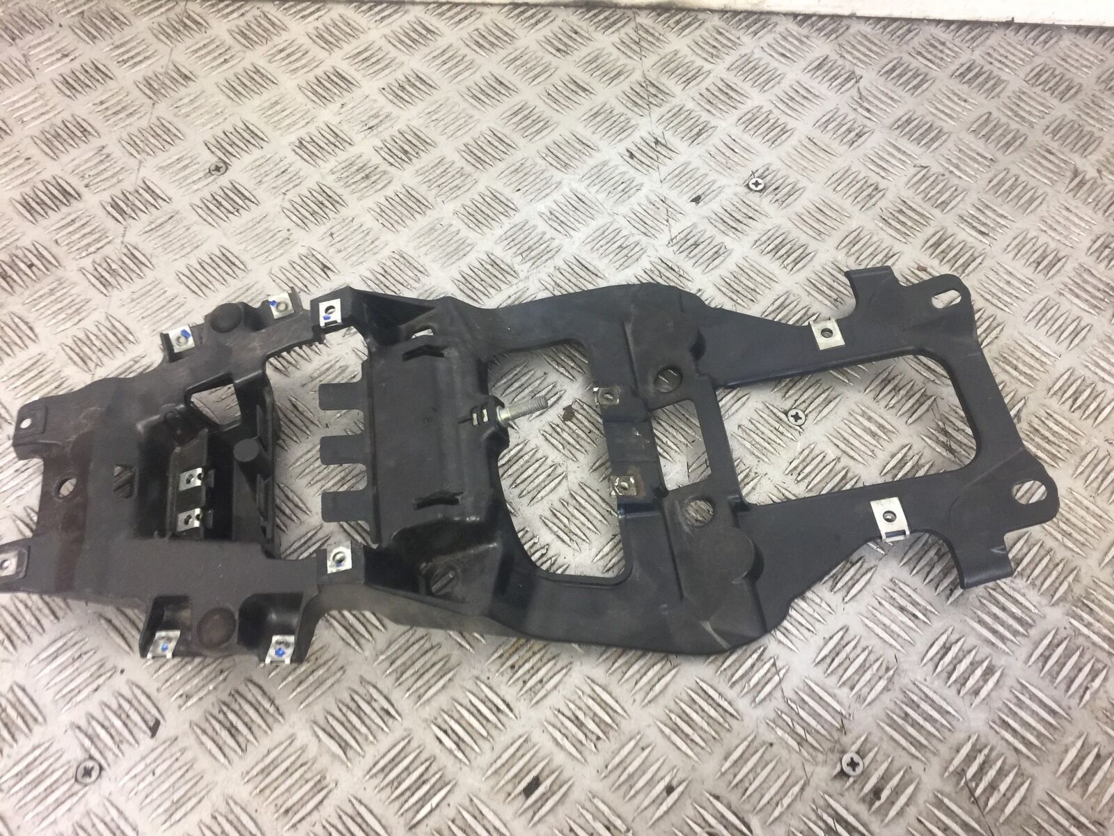 YAMAHA MT 125 MT125 UNDERTRAY  YEAR 2014-2019  (STOCK 593)