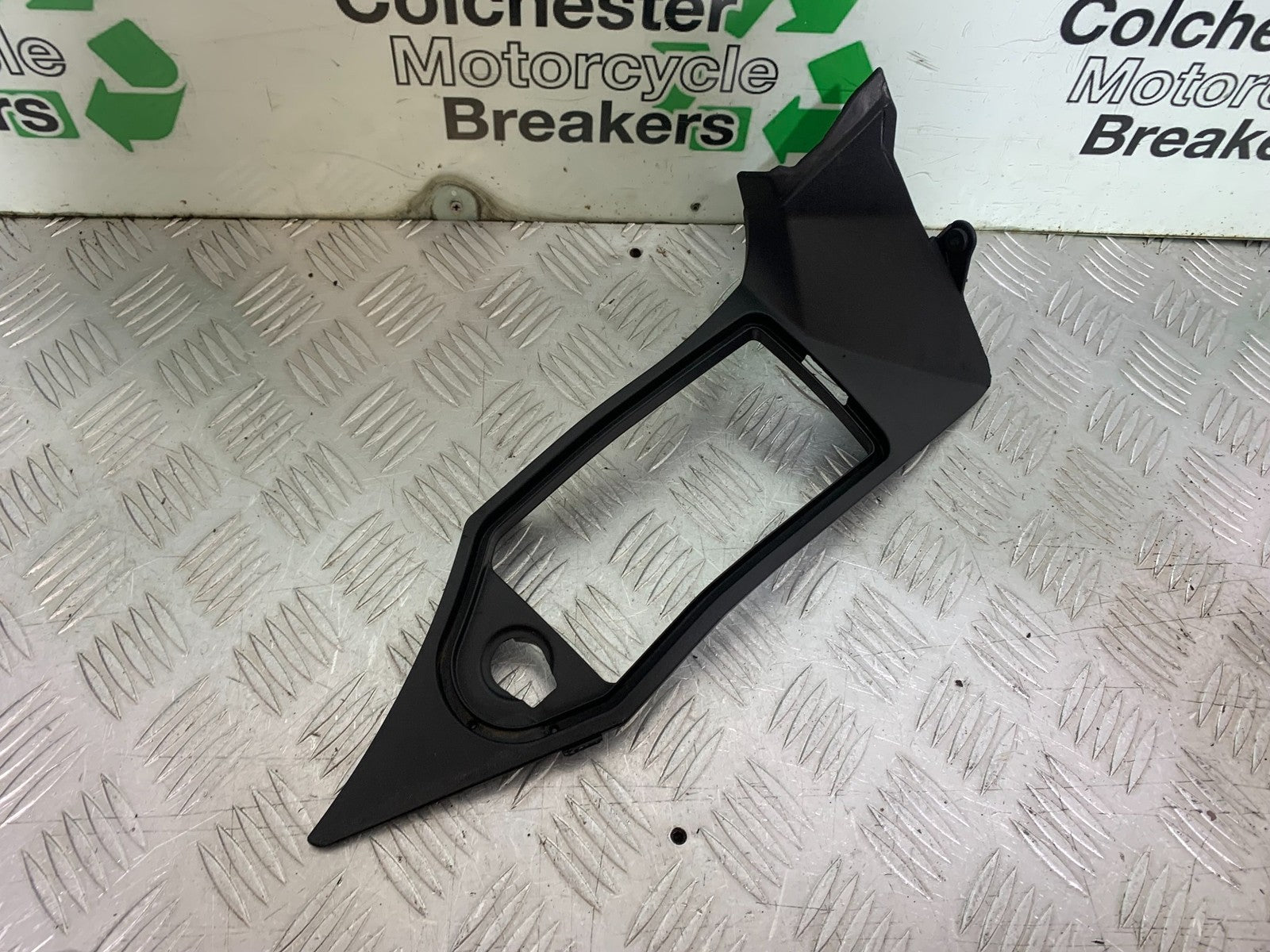 TRIUMPH 1050 SPRINT ST RIGHT TOP FAIRING INFILL PANEL   2003-2011 (CMB1285)