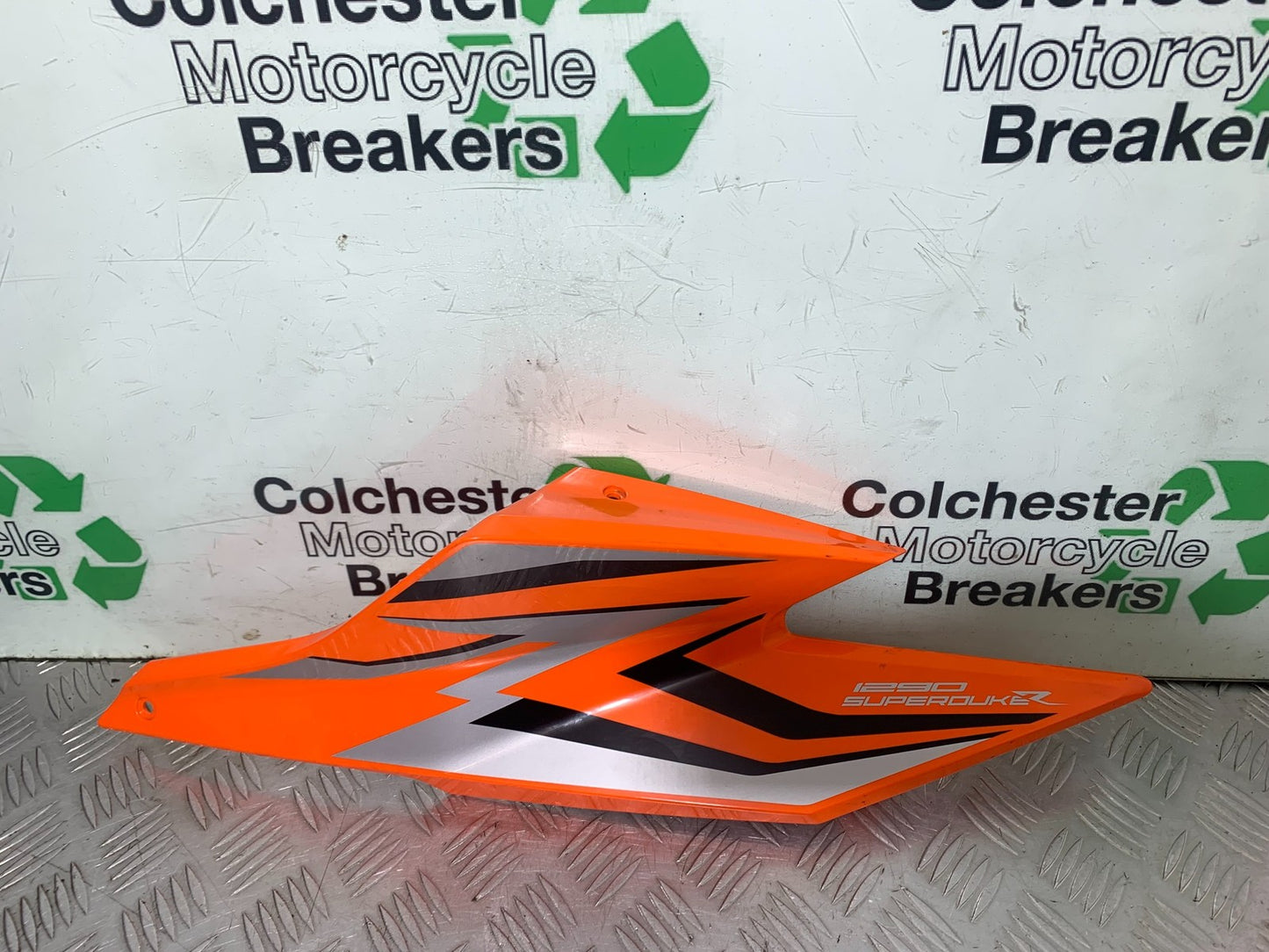 KTM 1290 SUPER DUKE R RIGHT FAIRING PANEL  YEAR 2020-2024 (CMB1272)