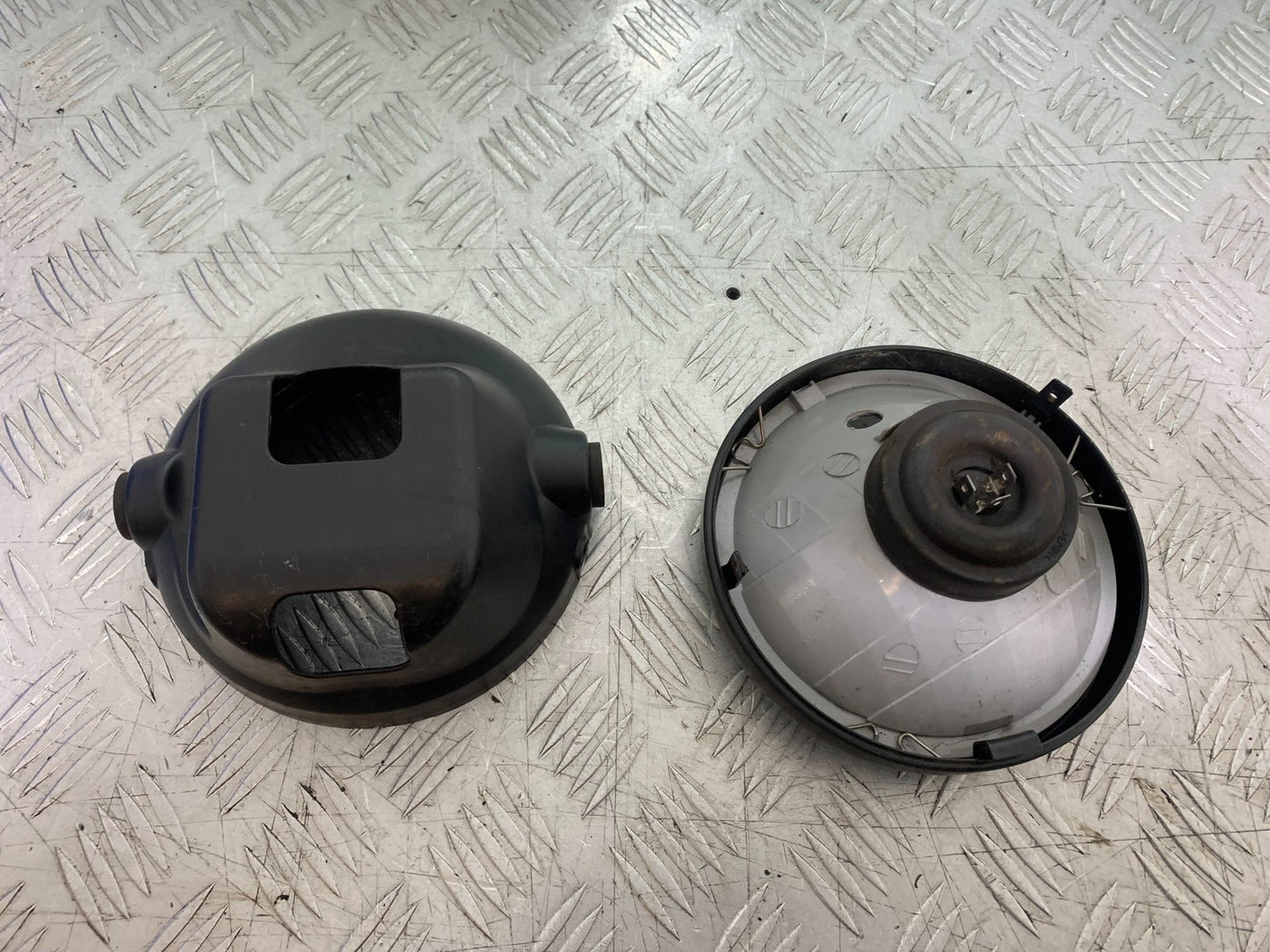 YAMAHA YBR125 YBR 125 HEADLIGHT AND BACKING YEAR 2010-2017 (CMB1252)