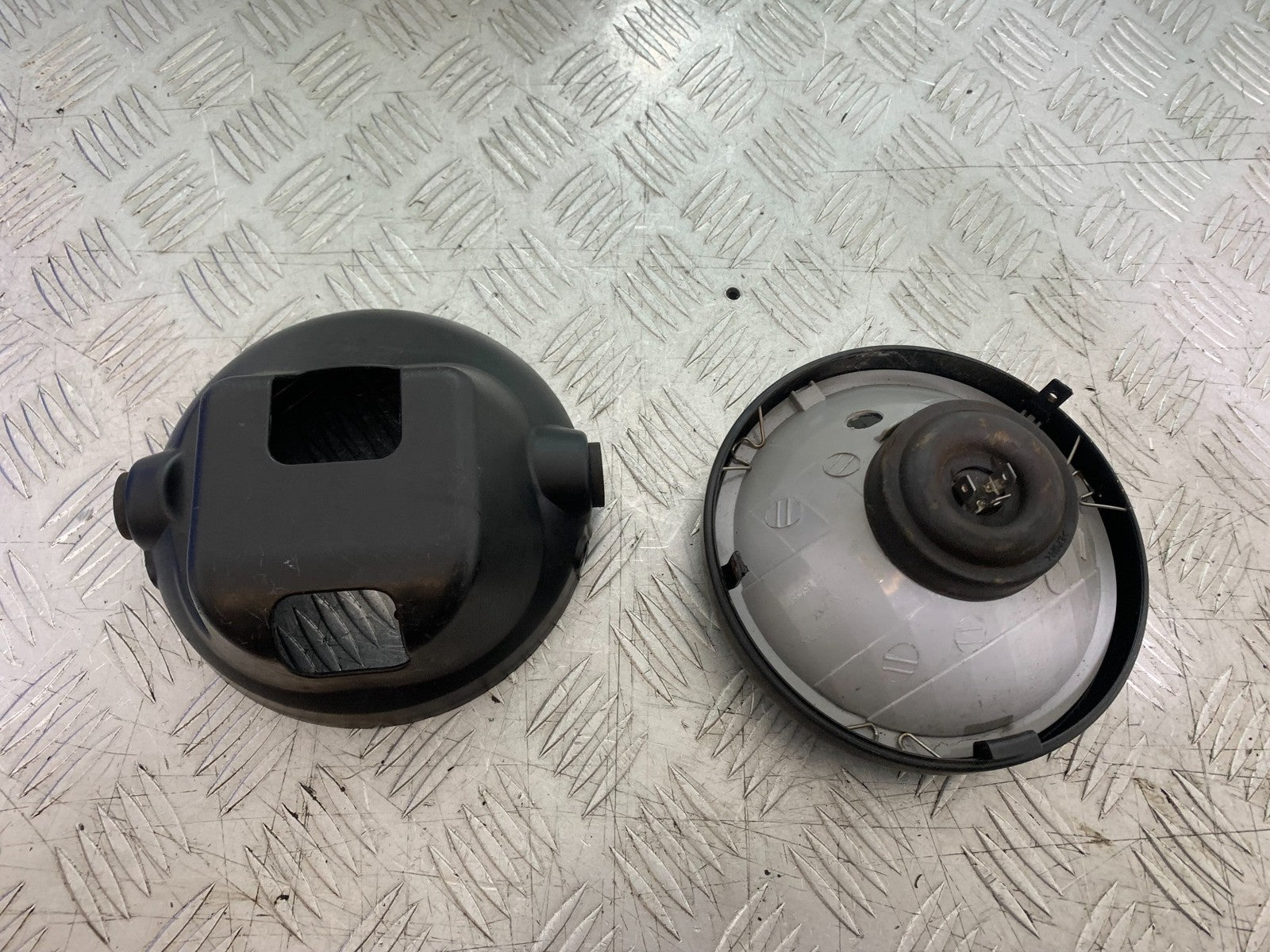 YAMAHA YBR125 YBR 125 HEADLIGHT AND BACKING YEAR 2010-2017 (CMB1252)