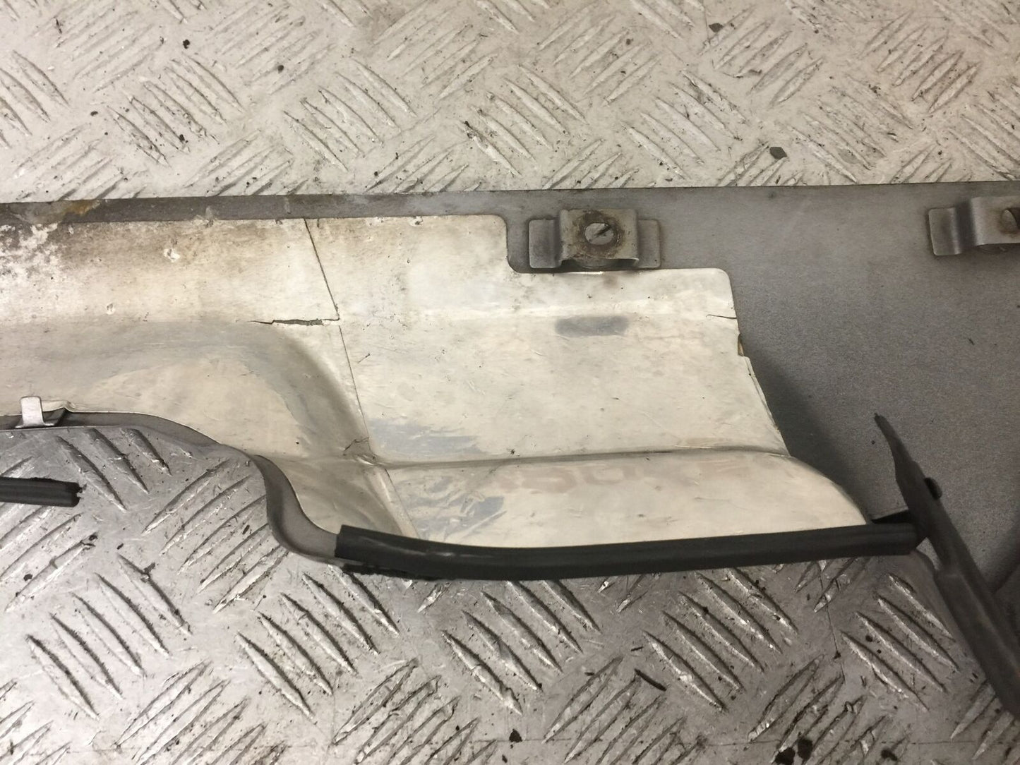 HONDA GL1800 GL 1800 RIGHT EXHAUST SHIELD YEAR 2004-10 ABS (STOCK 890)