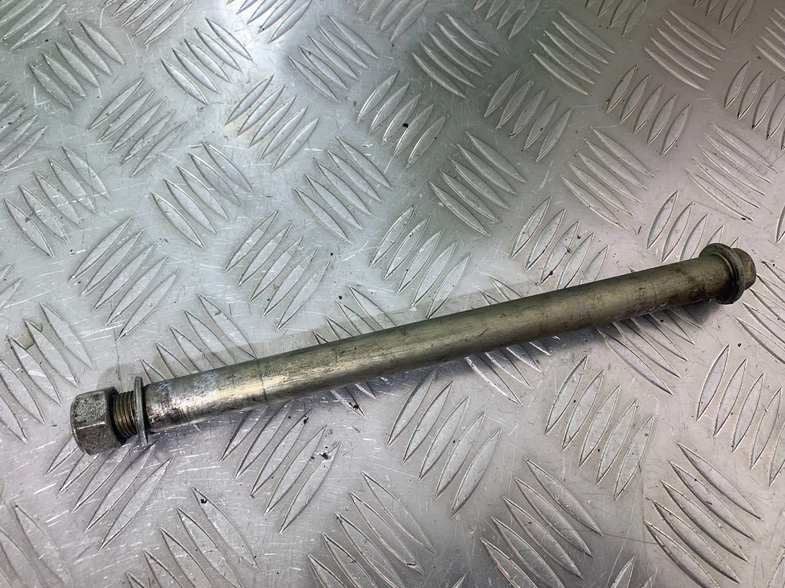 SUZUKI GSF650 GSF 650 SWINGARM SPINDLE   YEAR 2007-2009  (CMB1161)