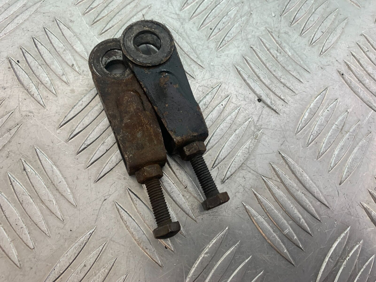 HERALD CLASSIC 125 CHAIN ADJUSTERS  YEAR 2014 (CMB1058)