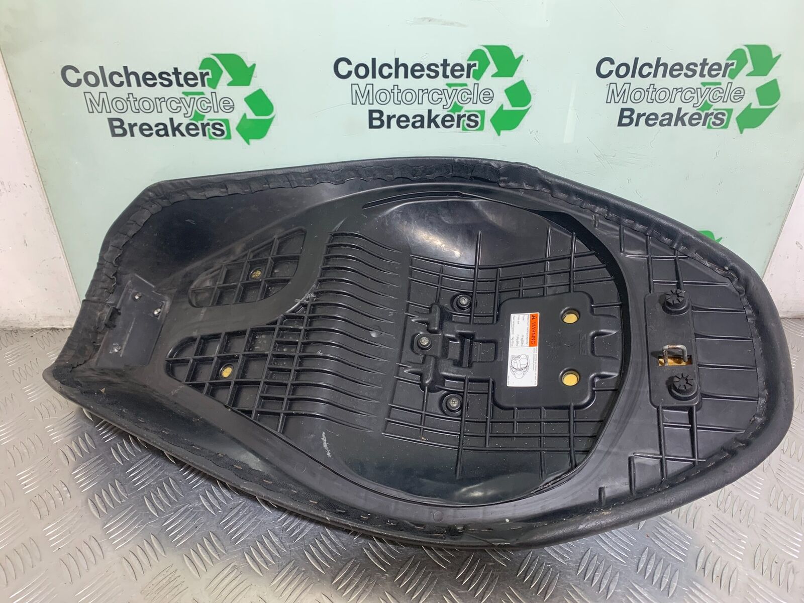 SUZUKI AN 200 UN 200 BURGMAN SEAT YEAR 2007-09 (CMB1128)